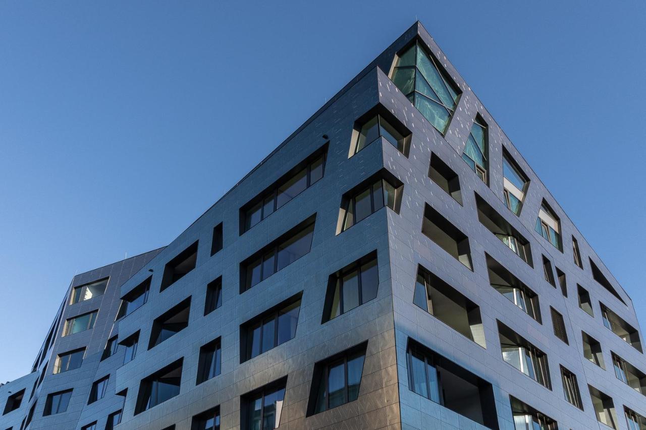 Modern Holiday In Sapphire By D. Libeskind * Berlim